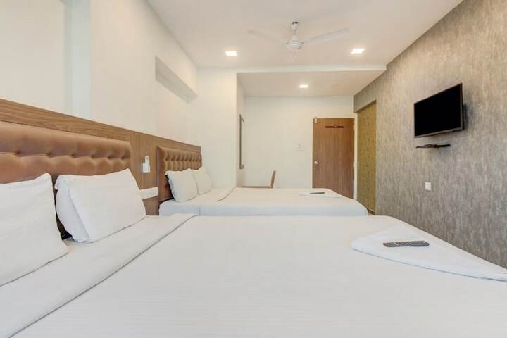 Room 5 of 9