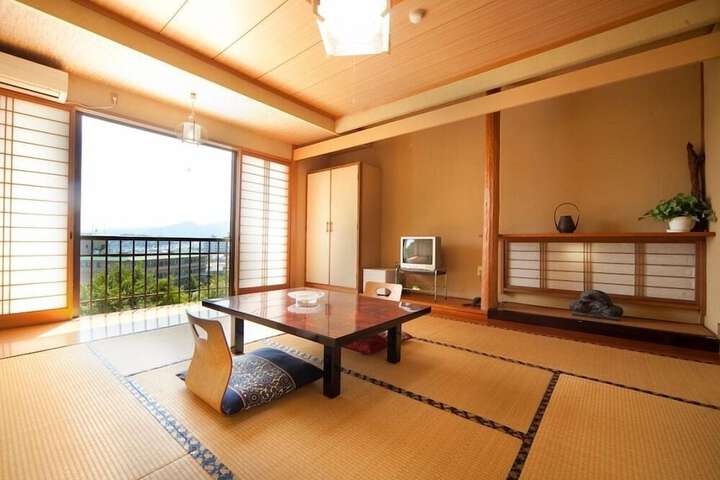 Room 8 of 34