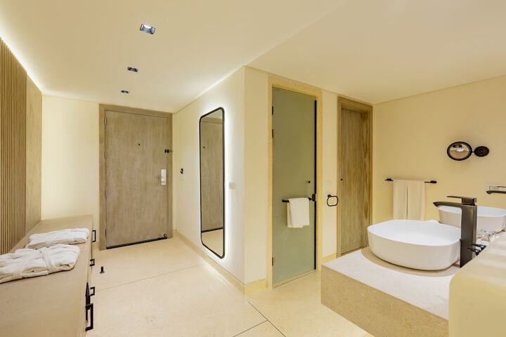 Room 30 of 42