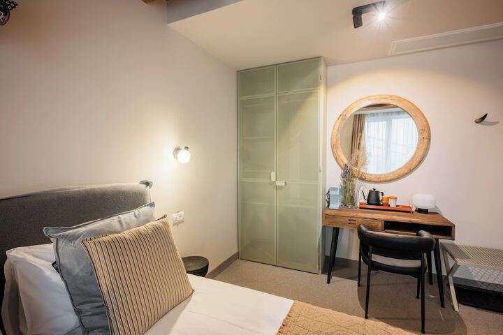 Room 15 of 50