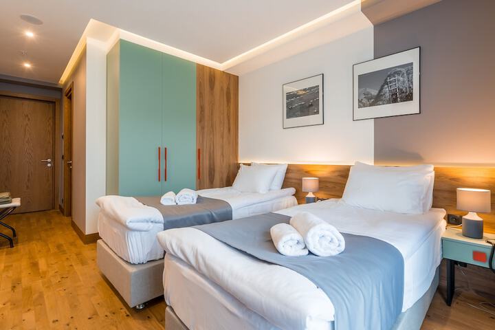 Room 32 of 147