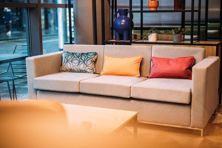 Lounge 65 of 74