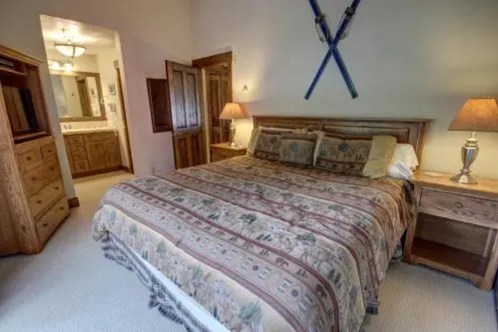 Room 4 of 12