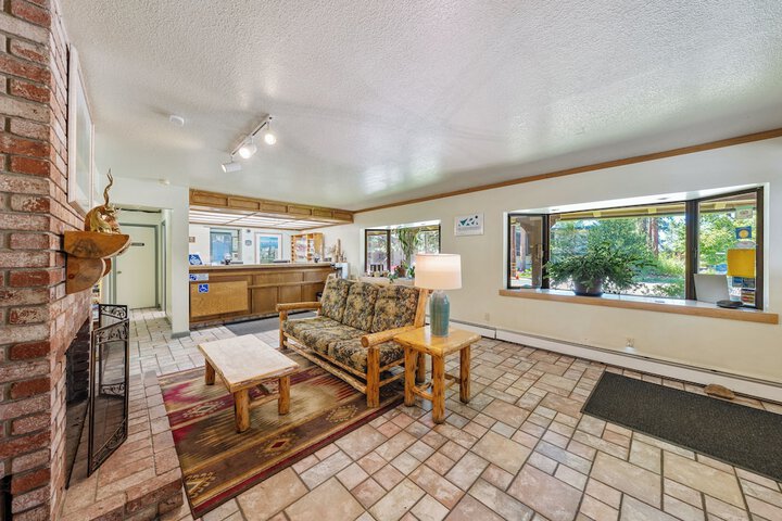 Entrance & Lobby