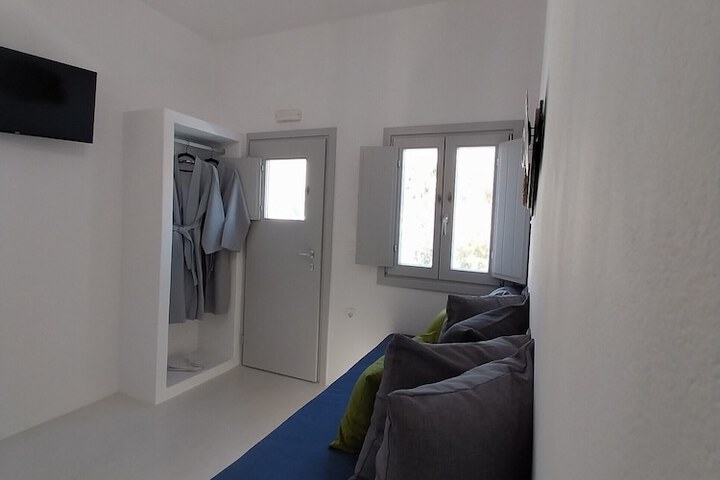 Room 3 of 75