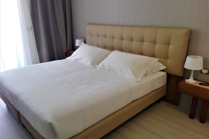Room 9 of 30