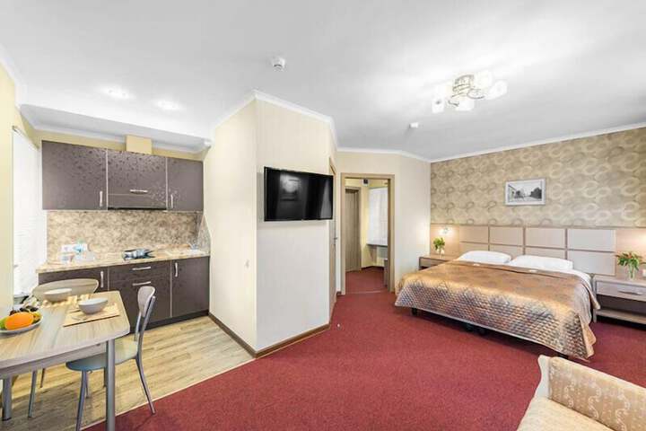 Room 9 of 33