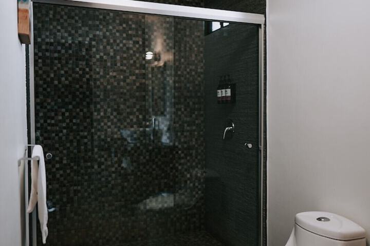 Room 33 of 61