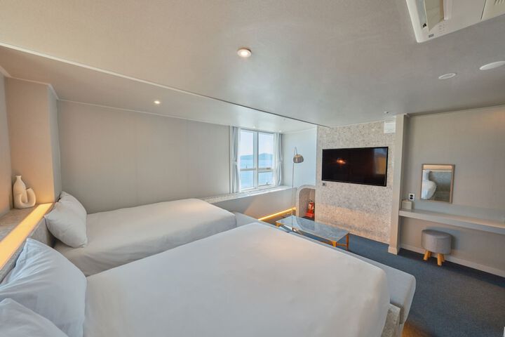 Room 25 of 224
