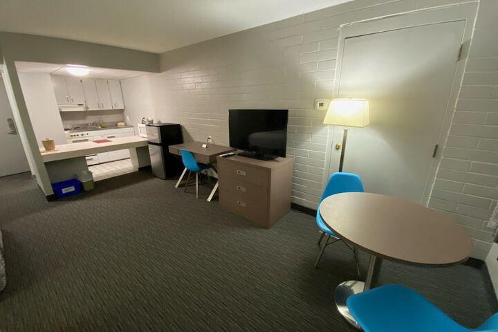 Room 8 of 43