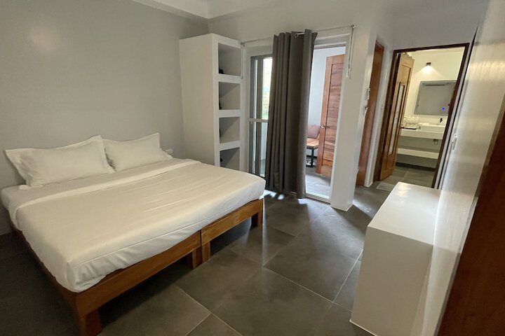 Room 10 of 145
