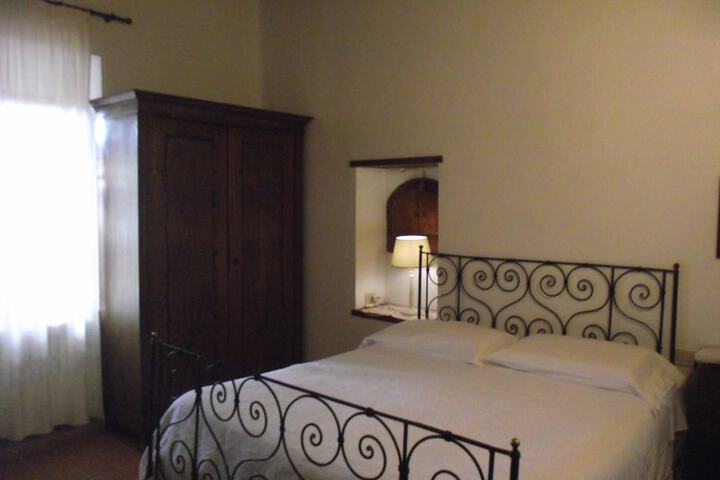 Room 9 of 85