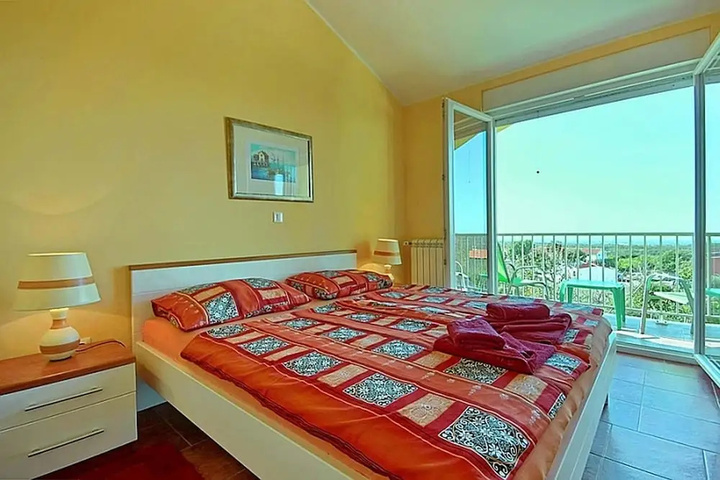 Room 6 of 20