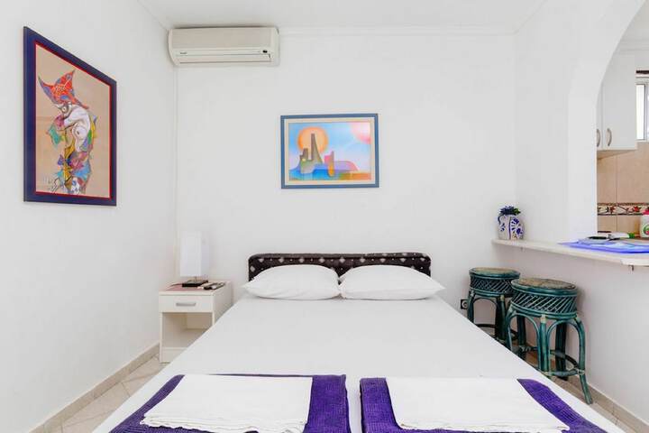 Room 3 of 43