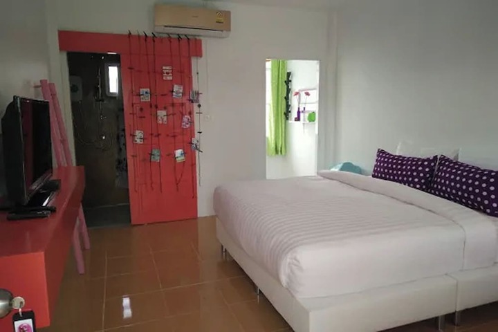 Room 15 of 76