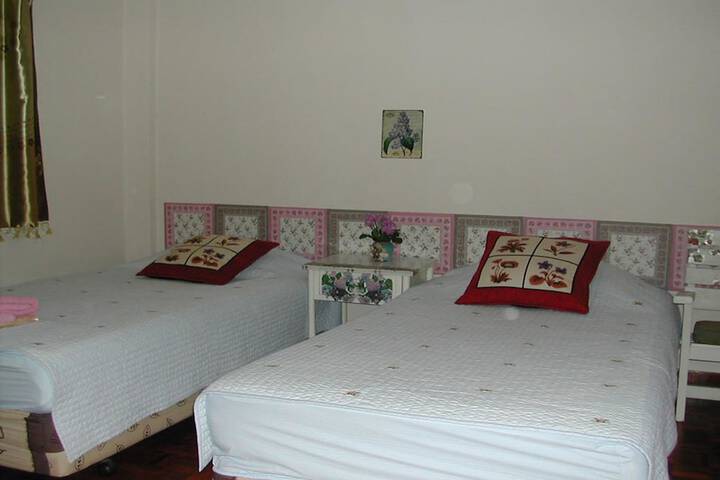 Room 3 of 43