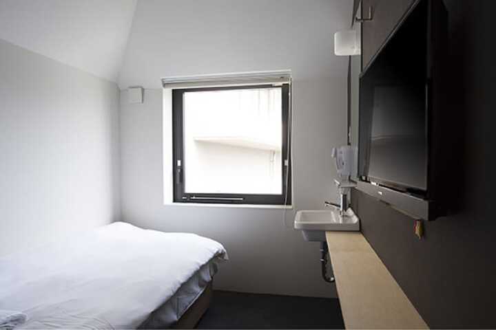 Room 8 of 42