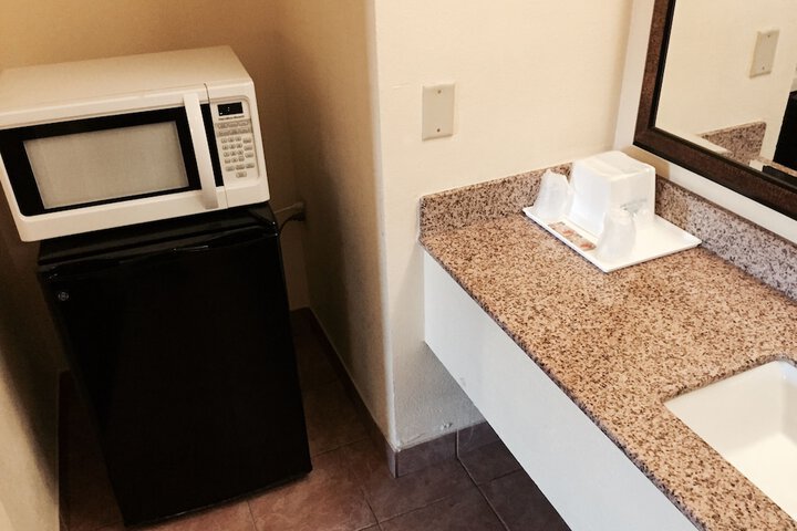 2 Double Beds (6 of 9)