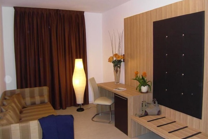 Room 14 of 35