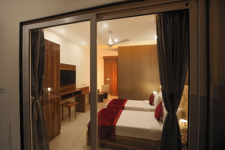Room 41 of 77