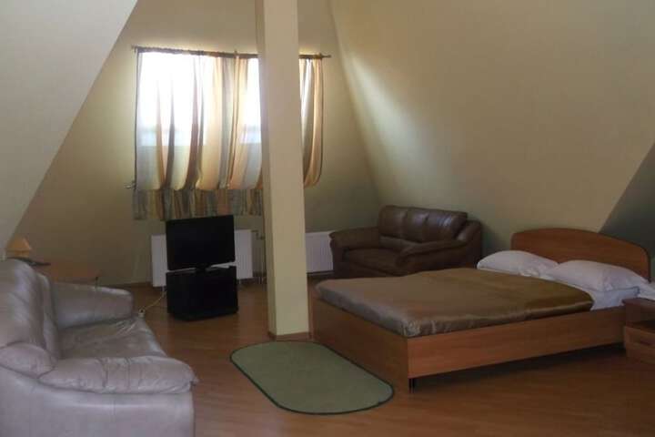 Room 8 of 79