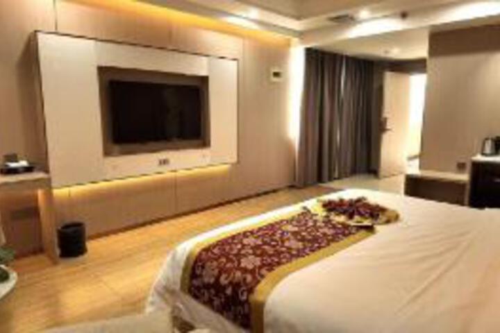 Room 10 of 11