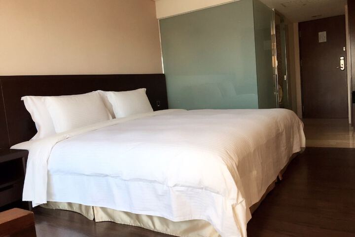 Room 12 of 50