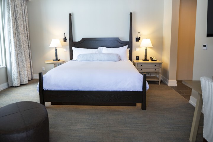 Room 5 of 68