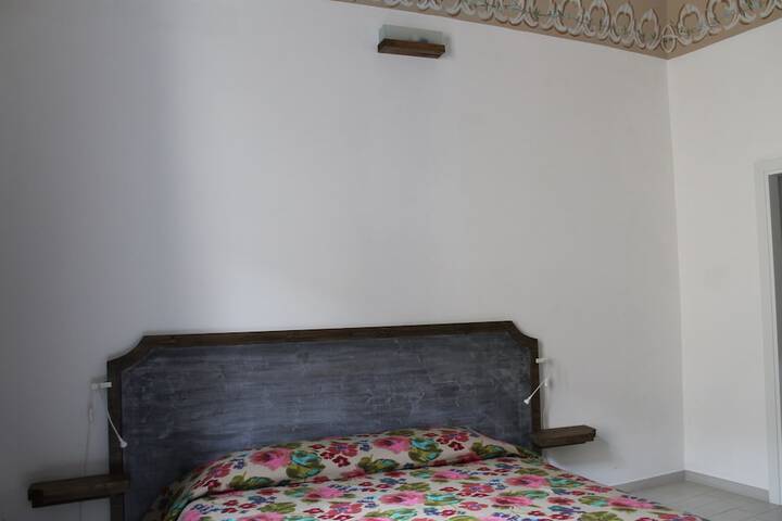 Room 4 of 76