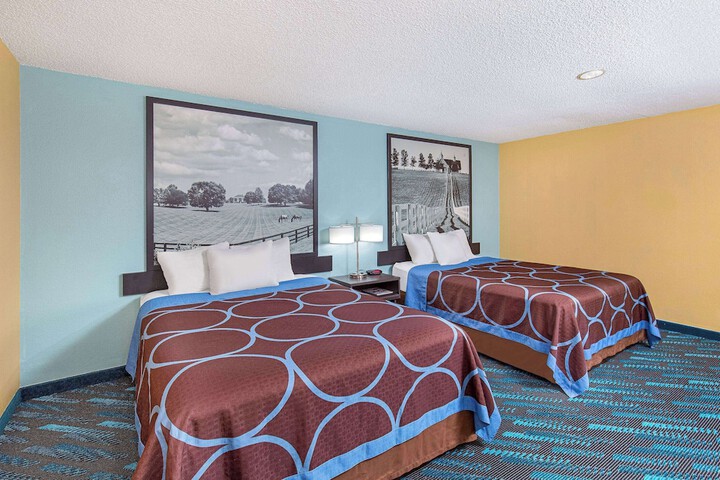 1 Queen Bed (16 of 22)
