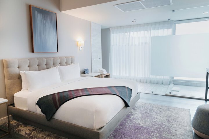 Room 43 of 100