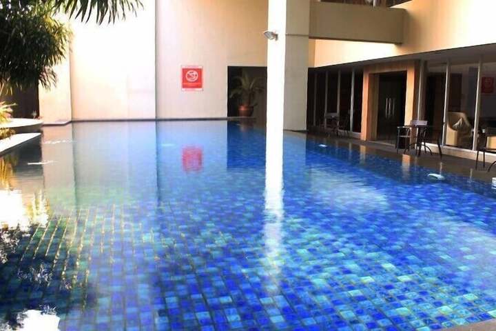 Hotel Pool