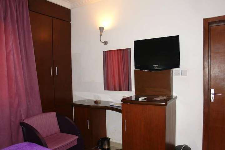Room 3 of 18