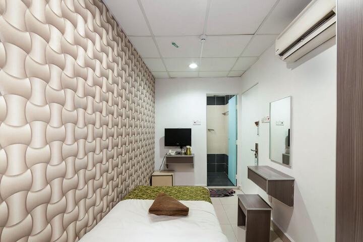 Room 44 of 128