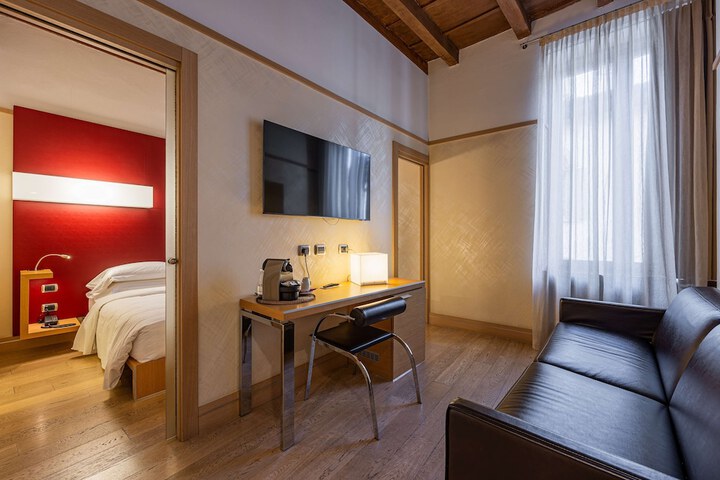 Room 21 of 52