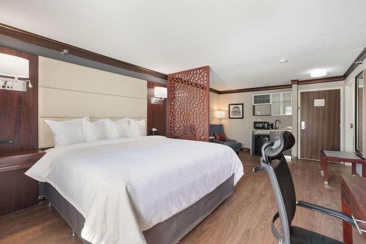 2 Queen Beds Suite Upgrade (1 of 35)
