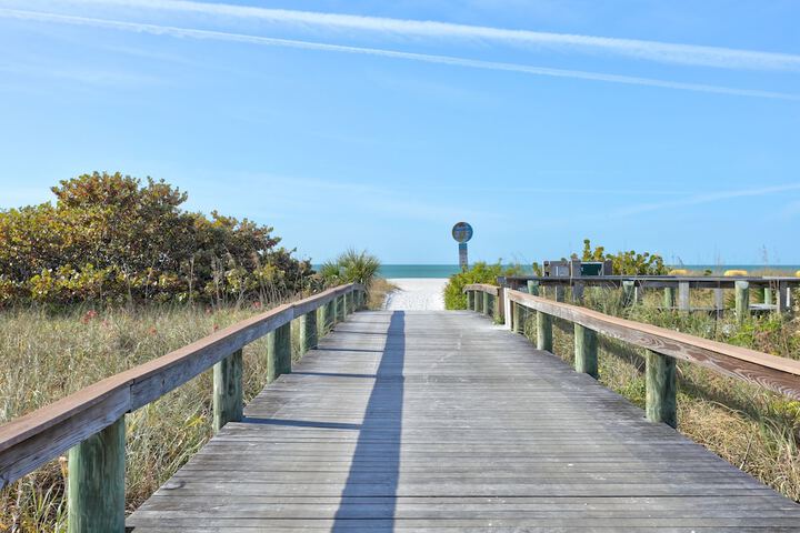 Beach 318 of 325