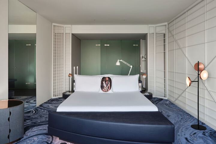 Room 32 of 246