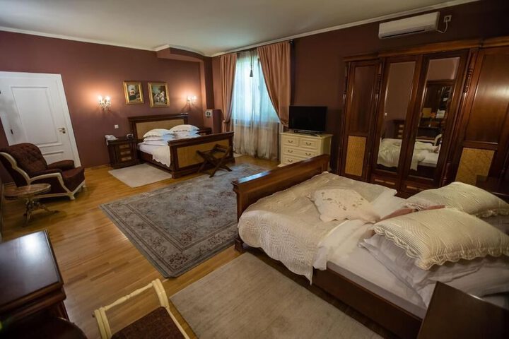 Room 5 of 52