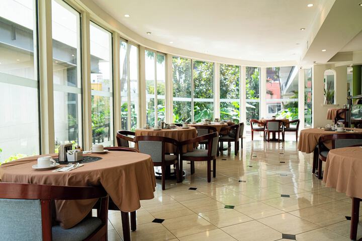 Dining 60 of 69