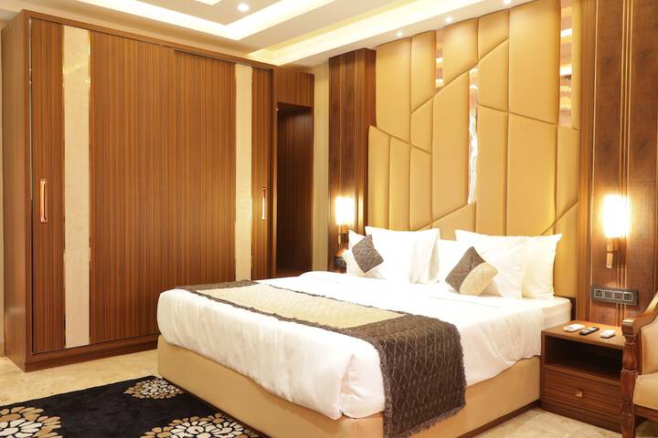 Room 8 of 65