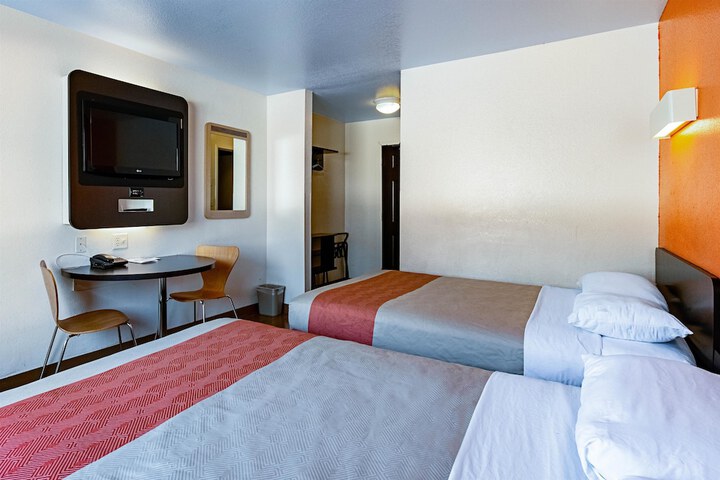 2 Double Beds (2 of 7)