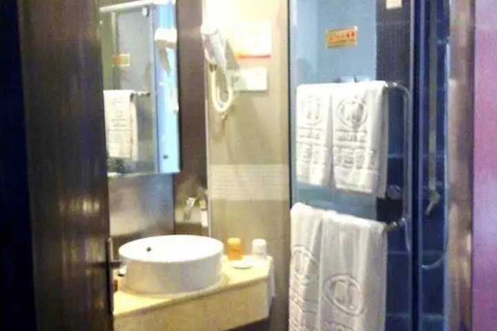 Room 8 of 19
