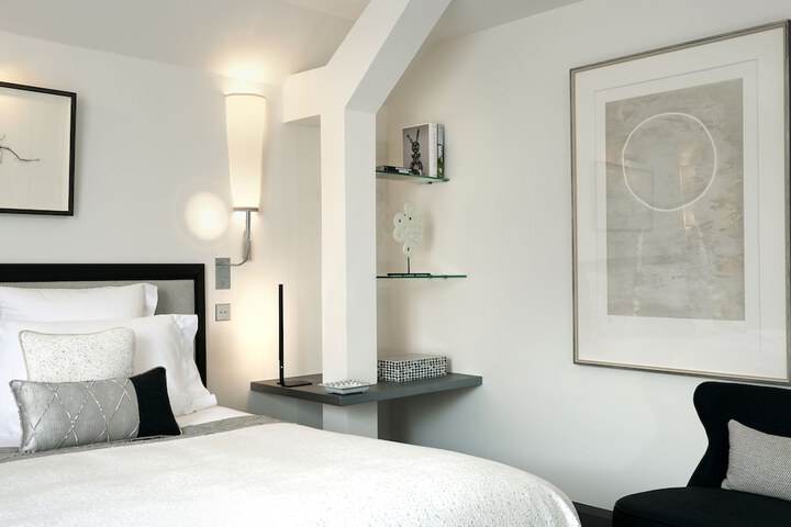 Room 6 of 135