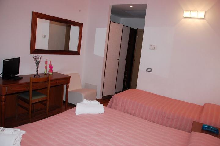 Room 5 of 22