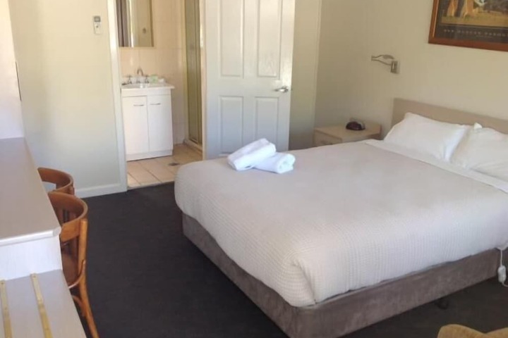 Room 8 of 40