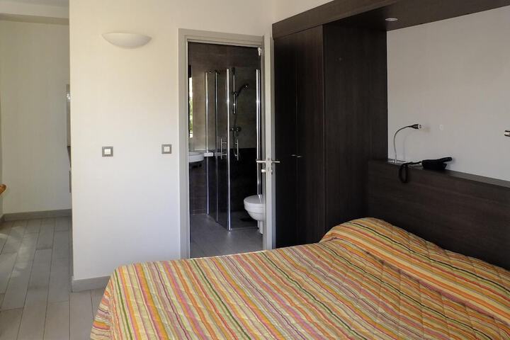 Room 8 of 53