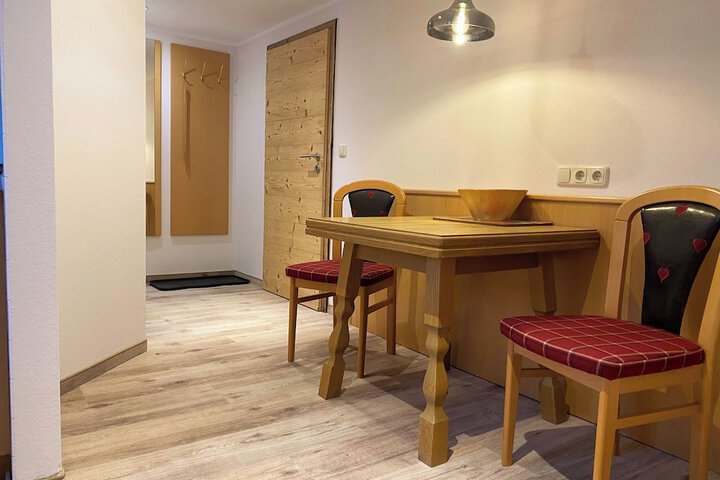 Room 25 of 102