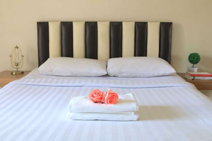 Room 6 of 18