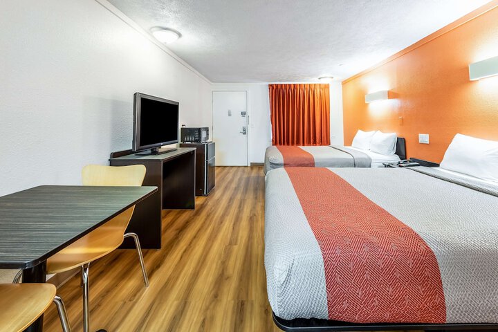2 Queen Beds (4 of 4)